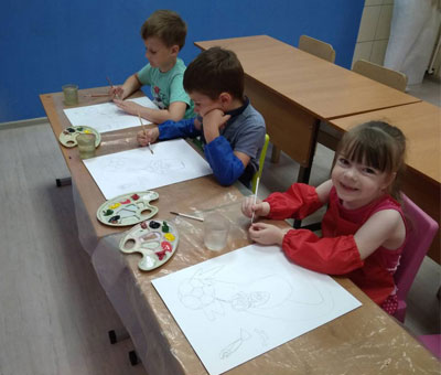 рисование в детском развивающем клубе Шелковые детки